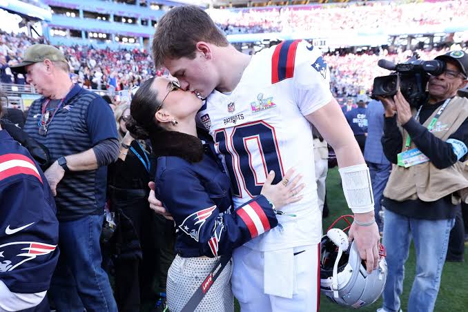 Super Bowl 2026: Meet New England Patriots quarterback Drake Maye and his  family - ABC News