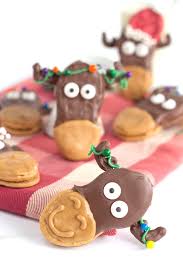 These decorated butter cookies comprise mostly of pure wheat flour and natural flavors. Moose Cookies