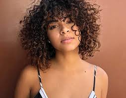 Lace Front Wavy Wigs Projekty :: Photos, videos, logos, illustrations and  branding :: Behance