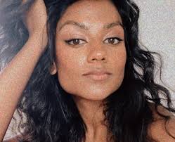 Simone ashley | loving the life i live. Mjulukljxzzkvm