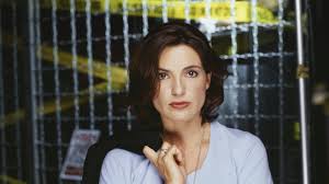 The classic olivia benson bob. Law And Order Svu S Olivia Benson Has Been A Stealth Style Icon For Years Vogue