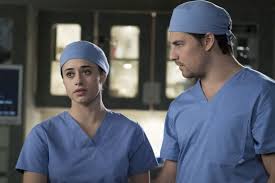 May 31, 2021 · a intérprete da médica carina deluca, stefania spampinato, divulgou imagens de seu passeio por uma famosa praia de ubatuba (sp) atriz de 'grey's anatomy' e 'station 19' está no brasil ir ao. Grey S Anatomy 14x19 Beautiful Dreamer Serie Maniacos