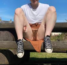 Magst du behaarte Muschis in der Öffentlichkeit?