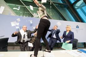 Select the subjects you want to know more about on euronews.com. Konfetti Attacke Auf Ezb Prasident Draghi