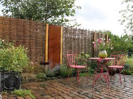 Sichtschutz garten selber bauen kreativer im trend eine ruine best … sichtschutz garten selber bauen kreativer im trend eine ruine best ideen machen selbst h. Sichtschutz Natur Naturzaune Aus Weide Haselnuss Robinie Und Larche