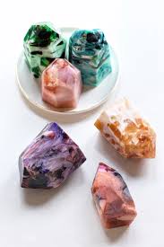 Diy crystal soap that looks like gemstones or clusters of crystals. Diy Gemstone Soaps My Makerskit Collaboration Honestly Wtf