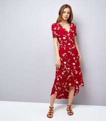 Red Floral Print V Neck Midi Dress New Look Idees Vestimentaires Robes Midi Nouvelle Robe