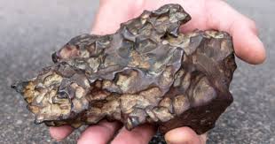 El asteroide, encontrado en el desierto del sáhara en 2020, se formó solo dos millones de años después que el sistema solar y podría ayudar a entender cómo se originó la tierra. Cuantos Kilos De Meteoritos Caen A La Tierra En Un Ano Portalastronomico Com