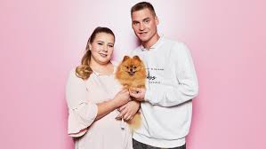 Nachdem sie und ihr mann peter (28) lange versucht haben, kinder zu bekommen, ist das familienglück nun bald perfekt. Gybna3kxxbryqm