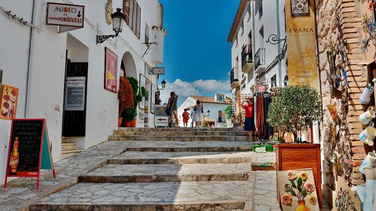 Guadalest: qué ver, visita al castillo, el pueblo, museos, hoteles