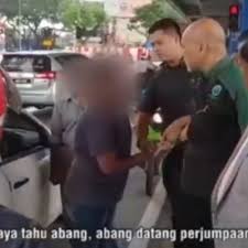 Tarik tisu apit dan press menang dapat rm5000 malaysia. Pemilik Kereta Melayu Tak Bayar Dan Pukul Penarik Kereta India