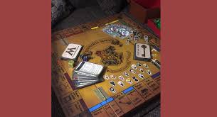 I've completed all the cards, money and the game board, other than the back. Harry Potter Jodel Nutzerin Bastelt Monopoly Und Die Bilder Sind Magisch Watson