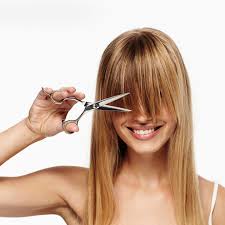 Schöne frisuren selber machen anleitung | frisur ideen. Haare Selber Schneiden So Schneidest Du Spitzen Pony Und Spliss Stern De