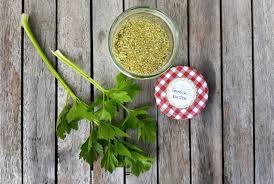Selbstgemachte Gemusebruhe Rezepte Aus Dem Garten Gruneliebe In 2020 Gemusebruhe Rezept Selbstgemacht Melonen Sorten