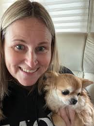 So Apple sure is struggling with her new routine as a Florida dog 😉 and  her name is slowly shifting. It took time to have it catch