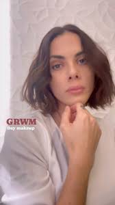 ¡Despierta y brilla! Con mi rutina de maquillaje de día, lograrás un look  natural y fresco en minutos. Con solo unos pocos productos, resaltarás tu  belleza de manera sutil y elegante. Además, te ...