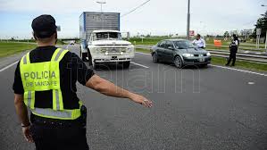 24 personas trasladadas y vehículos retenidos en la. Fuerte Operativo En Santa Fe Para Controlar El Cumplimiento De Las Restricciones Telam Agencia Nacional De Noticias