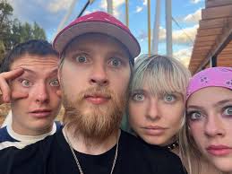 Guys can commit to a gym membership for a year but not to ONE  relationship😫😫