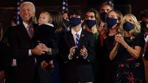 Joe biden is an american politician who has been serving as the 47th vice president of the united states since entering the office along with president barack obama in 2009. Das Ist Die Neue First Family Panorama Sz De