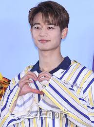 That trait is in his blood and has become one more cool thing about shinee's minho. Shinee Minho My Little Old Boy Special Mc Sortie The First Entertainment After Serving In The Army Official Mottokorea