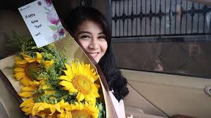 Filosofi bunga matahari yang kedua, yaitu melambangkan kesetiaan kepada tuhan. Bukan Mawar Wafda Berikan Bunga Matahari Untuk Kesha Ratuliu Ternyata Ini Filosofinya Tribunstyle Com