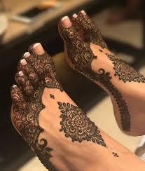 Like This Design Too Should I Choose This Or The Thick Trail Henna Designs Feet Mehndi Designs Feet Legs Mehndi Design