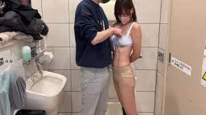 個人撮影】人が行き交うショッピングビルの多目的トイレでセックス。 日本人 素人 オtニー 潮吹き マッサージ フェラ 巨乳 中出し カップル,  watch free porn video, HD XXX at tPorn.xxx
