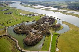 De nieuwe hollandse waterlinie is het grootste rijksmonument van nederland en genomineerd voor de unesco werelderfgoedlijst, als uitbreiding op de stelling van amsterdam. De Nieuwe Hollandse Waterlinie Vvv Kromme Rijnstreek