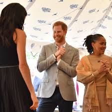 Meghan markle's mum is a social worker (tick), a yoga instructor (tick) and an insouciantly youthful vision in jeans, loose shirt and braids. Body Language Experts Analyze Prince Harry And Meghan Markle S First Royal Engagement With Her Mom Doria
