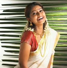 There is also a set mundu which is a two part saree and has such a simple way of draping. Sneha In Kerala Set Saree Photos Actress Sneha In