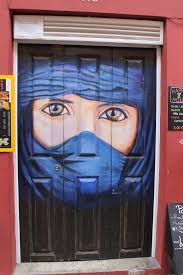 Share The Most Beautiful Pictures Of Doors From Around The World Painted Doors Funchal Unique Doors