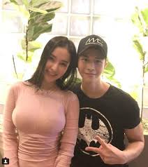 Tuy nhiên, cô gái này từng là thần tượng của giới trẻ sau những thước phim về tuổi thơ đầy ấn tượng. Angela PhÆ°Æ¡ng Trinh Vá»›i Vong 1 Khá»§ng Muá»'n Báº­t Tung Khá»i Vay 2sao