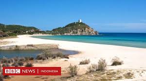 Kampung bali terdapat di tiga tempat berbeda di jakarta. Pencurian Puluhan Kilogram Pasir Pantai Sardinia Italia Wisatawan Prancis Terancam Penjara Bbc News Indonesia