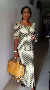 Cc my yt☺️ je suis une jeune styliste en herbe et buissness woman. Pin By Gerkande Ayaman On Modele Dame African Fashion Women African Attire African Fashion