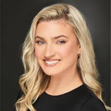 Kari Jacobson's Instagram, Twitter & Facebook