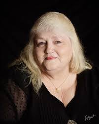 Lorena Stone's Instagram, Twitter & Facebook