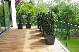 Wetterfeste Kunstpflanzen Von Bellaplanta Kunstliche Ilex Hecke Agave Kreative Gestaltungsmogli Dachterrasse Sichtschutz Pflanzen Terrasse Pflanzen Garten