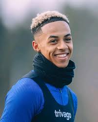 Chelsea Loanee Starboy Omari Hutchinson Wins Sky Bet Championship Player of  the Month