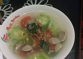 Resep menyiapkan tumis soun oyong yang enak dan murah. Resep Bening Oyong Bakso Soun Oleh Ni2ng Angeljo3 Cookpad