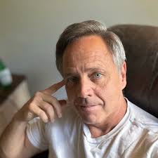 Robert Fitkin's Instagram, Twitter & Facebook