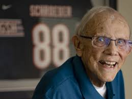 Gene Schroeder, the oldest living Chicago Bears player, dies at 95