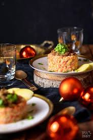 Frankisches Weihnachtsdinner Forelle Blau Tatar Mit Apfel Und Schwarzbrot Crumble Ina Isst Essen Blaues Essen Forelle