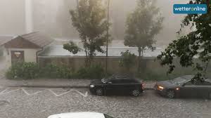 Es ist mit gewittern zu rechnen. Schwere Unwetter Bei Munchen Grosse Hagelbrocken Wettervideo Wetteronline