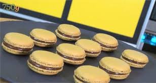 Recette Macarons Au Caramel Beurre Sale En Video Recette Recette Macaron Macaron Caramel Au Beurre Sale