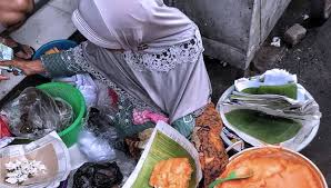 Justru yang khas gresik adalah lontong rumo atau sega rumo,. Mencicipi Sego Romo Gresik Yang Keberadaannya Mulai Langka Times Indonesia