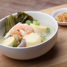 Masak sampai sayuran matang dan koreksi rasa. Sup Seafood Tofu Sawi Asin Indofood Solution