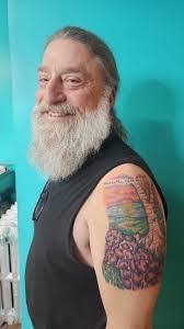 Ross Easterling's Instagram, Twitter & Facebook