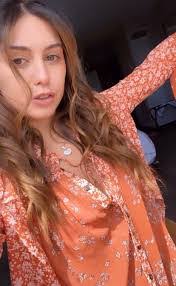 Riley Summers's Instagram, Twitter & Facebook