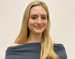 Caroline Parker's Instagram, Twitter & Facebook