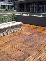 Lames De Terrasse En Bois Et Dalles Idees Sur Les Motifs Deco Terrasse Bois Construire Un Pont Lame Terrasse Bois